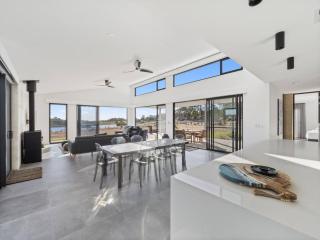 Hendon House - A Sprawling Family Estate - 6