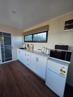 Modern studio overlooking Alexandra, Central Otago - 6