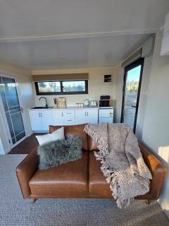 Modern studio overlooking Alexandra, Central Otago - 2