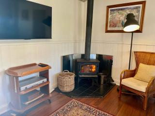 The WardRobe Pet Friendly Vintage Vibes at The Seaside - 1