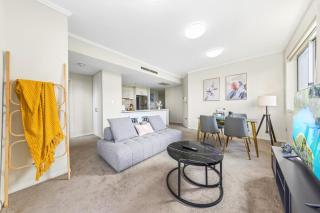 Oasis near Chatswood 2 Bedrooms Condo in Roseville - 7