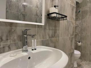 SARA 1 Luxe Royal Suite 1-BR Prime Location - 6