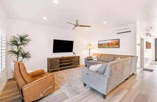 Spacious 5BR Resort Waterpark Access Sleeps 16 - 1