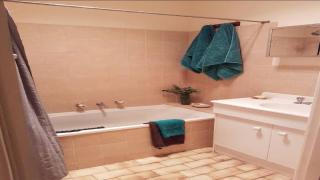 Honeysuckle Cottage - Classic Beach Shack - 1