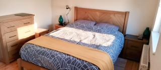 - Quiet & charming 2BR Cottage, with Kingsize, free parking and private garden, suits relocation & extended stays - min 15 nights - - 0