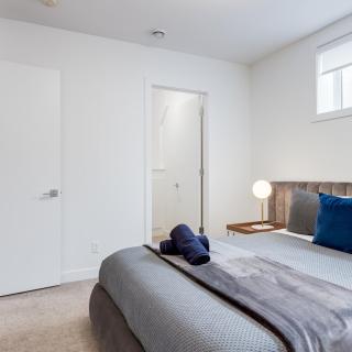 Upscale 4 Bed in Marda Loop - The Anna - 5