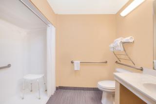 Super 8 by Wyndham Farmers Branch/North Dallas - Farmers Branch - 1