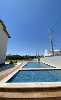 Beira do rio com píer e piscina - 2