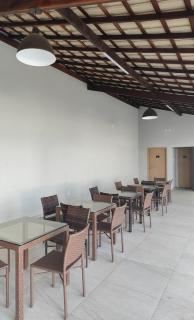 Beira do rio com píer e piscina - 4