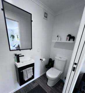 Secluded Lake Ōkāreka Studio Views, Spa, Deck in Rotorua - 1