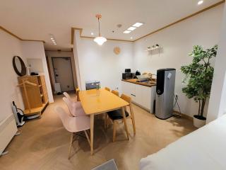 Netflix&1sec from Hongdae SUB&wifi 1 - 5