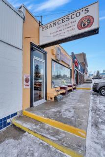 Luxury, King Beds, Air Conditioning and Parking - 4