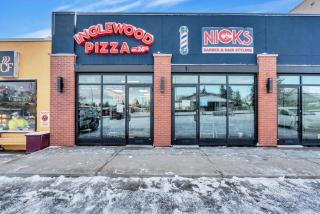 Luxury, King Beds, Air Conditioning and Parking - Calgary - 3