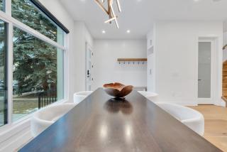 Luxury, King Beds, Air Conditioning and Parking - 1