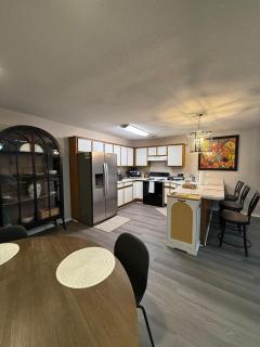 Fun & Comfort for 8 in Roger! King & Arcade Games - 3