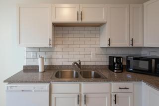 Spacious 4BR Family Home in Detroit WiFi Parking - 7