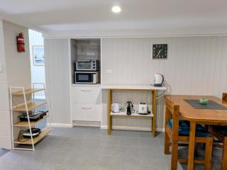 Central Private Bedroom & Ensuite - City & Strand Beach Location - 1