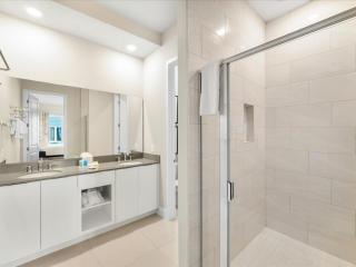 Contemporary Condo Near Disney With Resort & Waterpark Access - B20-123 - 1