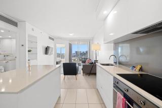 Belise - 16th floor Executive Apt for 2 plus parking - 5