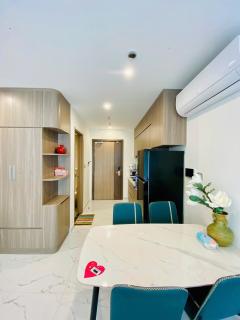 Shi House - Studios Building GH6 Near Vincom& Park - 3