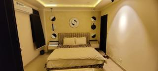 Two Bedroom Designer Apartment - 8
