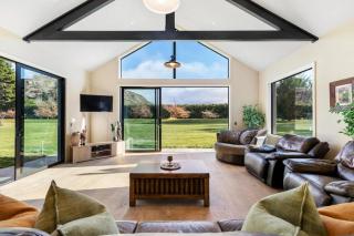 Travellers Retreat Live The Dream - 0