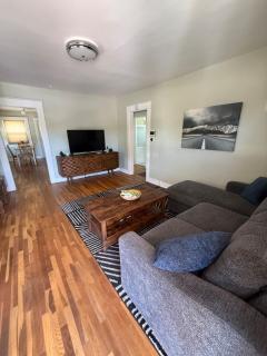 Brick Bungalow 1 block to I80 charmingly renovated - 8