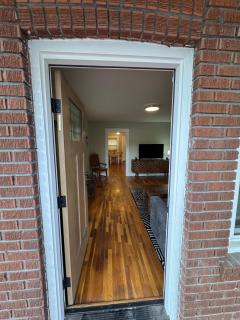 Brick Bungalow 1 block to I80 charmingly renovated - 6