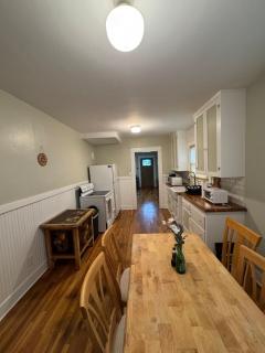 Brick Bungalow 1 block to I80 charmingly renovated - 3