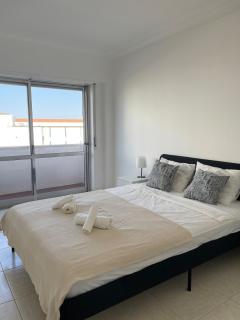 Sunny Stay in Portimão, Walk to Marina, Beach and Nightlife - 0