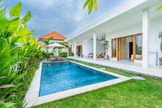 The R Villa Tambora - Stylish 3BR Tropical Escape - 4