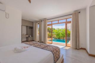 Rhion Guest House, Romantic Getaway near Beach - 2
