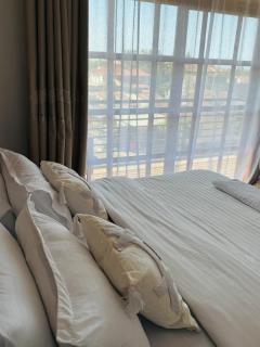 A square appartment 2 bed room - 6