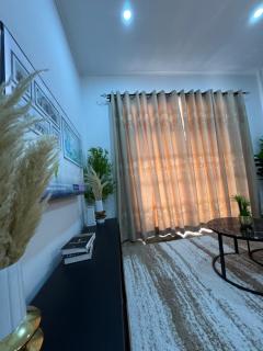 A square appartment 2 bed room - 4