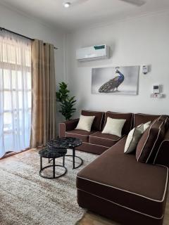 A square appartment 2 bed room - 3