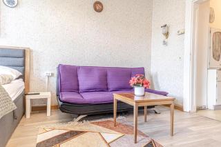 Bright 2BR Apartment Garden & Modern Touches - 9
