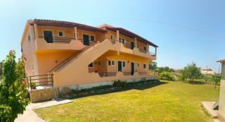 Feakes Apartments - 8