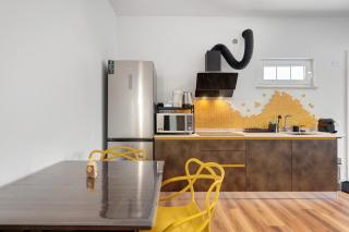 Honey Home With Parking - 8