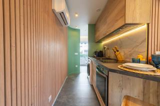 1-Br Apartment Quiet Setting Near City Center - 6