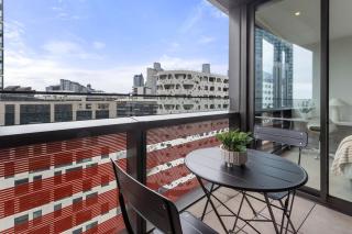 12N Abnb-Style River View Apt with Pool In Docklands, Tram At Doorstep - 0