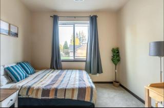 Lynnwood Stunning Newly Build Home - 9