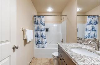 Lynnwood Stunning Newly Build Home - 3