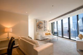 Unique Four-Bedroom Apartment with Balcony Opposite Casino and MCEC - 8