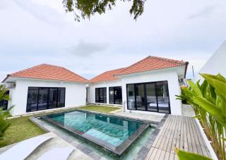 The R Villa Masurai - Pool View & Home Cinema - 0