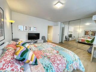 Stylish 2BR Brunswick Home - 0