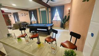 B04 Homestay in JB Town Party House 30PAX 6R6B - 1