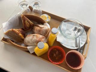 Chambre à l'étage, salle d'eau au rez de chaussée - 1