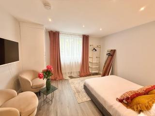 Stylish 2-Bed near Earl's Court Station - 5