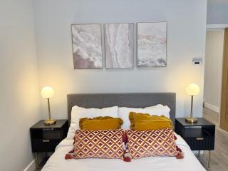Stylish 2-Bed near Earl's Court Station - 9