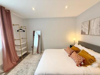 Stylish 2-Bed near Earl's Court Station - 8
